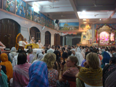 gurudeva govardhan temple2