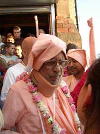 Srila Narayana Maharaja in Birmingham, June 2003.
