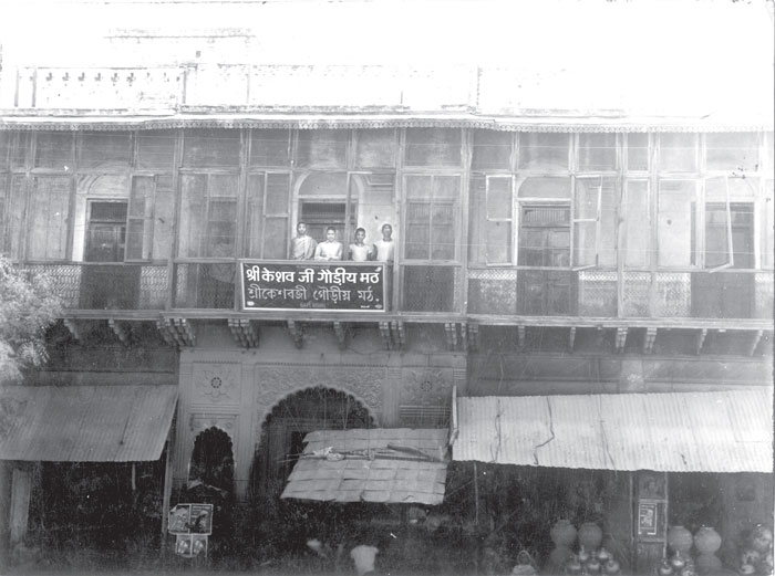 Śrī Keśavajī Gauḍīya Maṭha, 1954