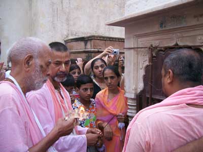 Arati to Srila Bhaktisiddhana Sarasvati Thakur