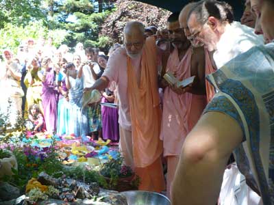 Bathing Giriraja